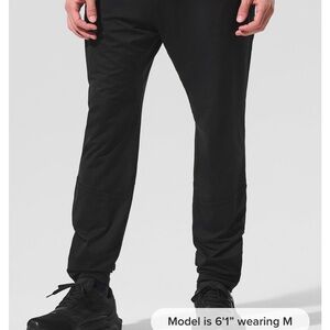 ALO Yoga Men's Black Joggers